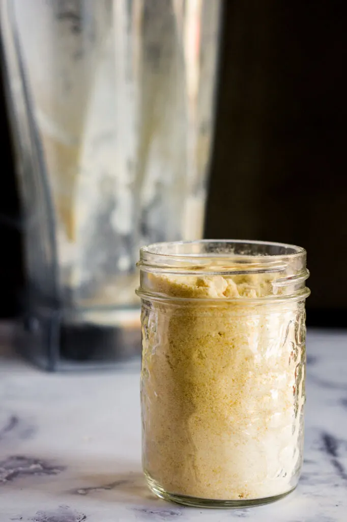 Dehydrated garlic powder in a mason jar.