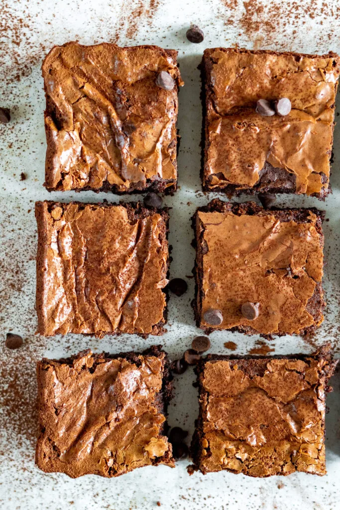 6 sourdough brownies lined up in rows. 