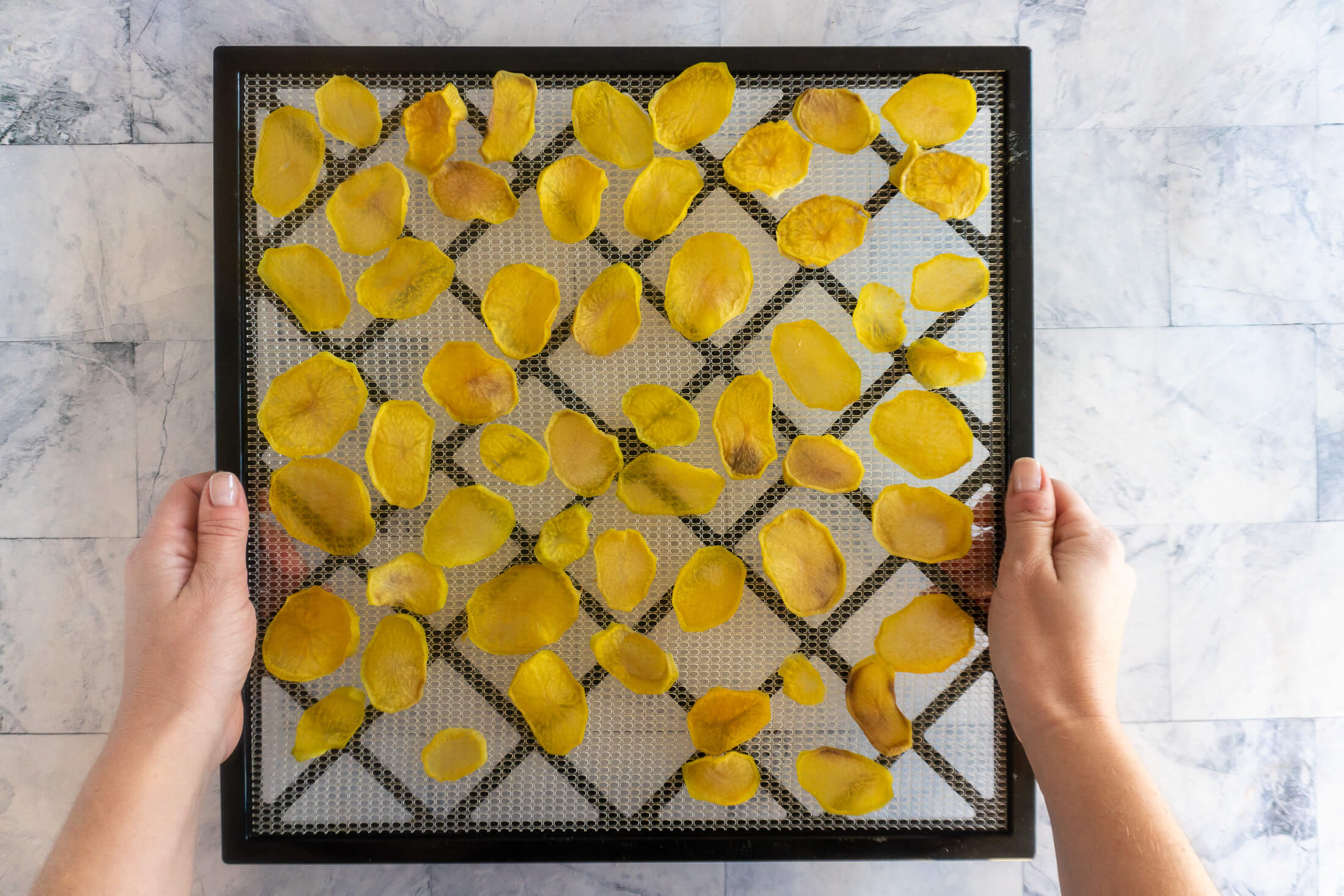 Dried sliced potatoes.