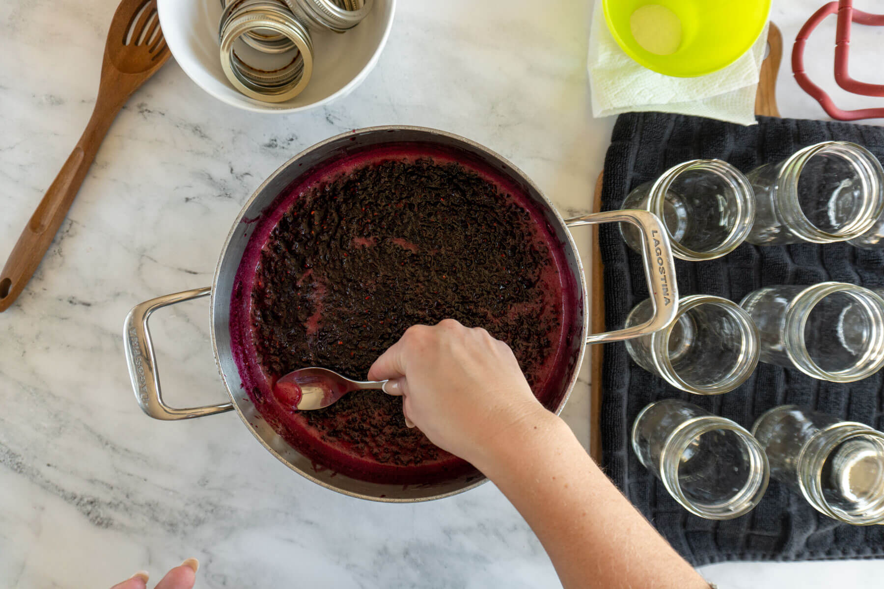 Skimming foam from the jam. 