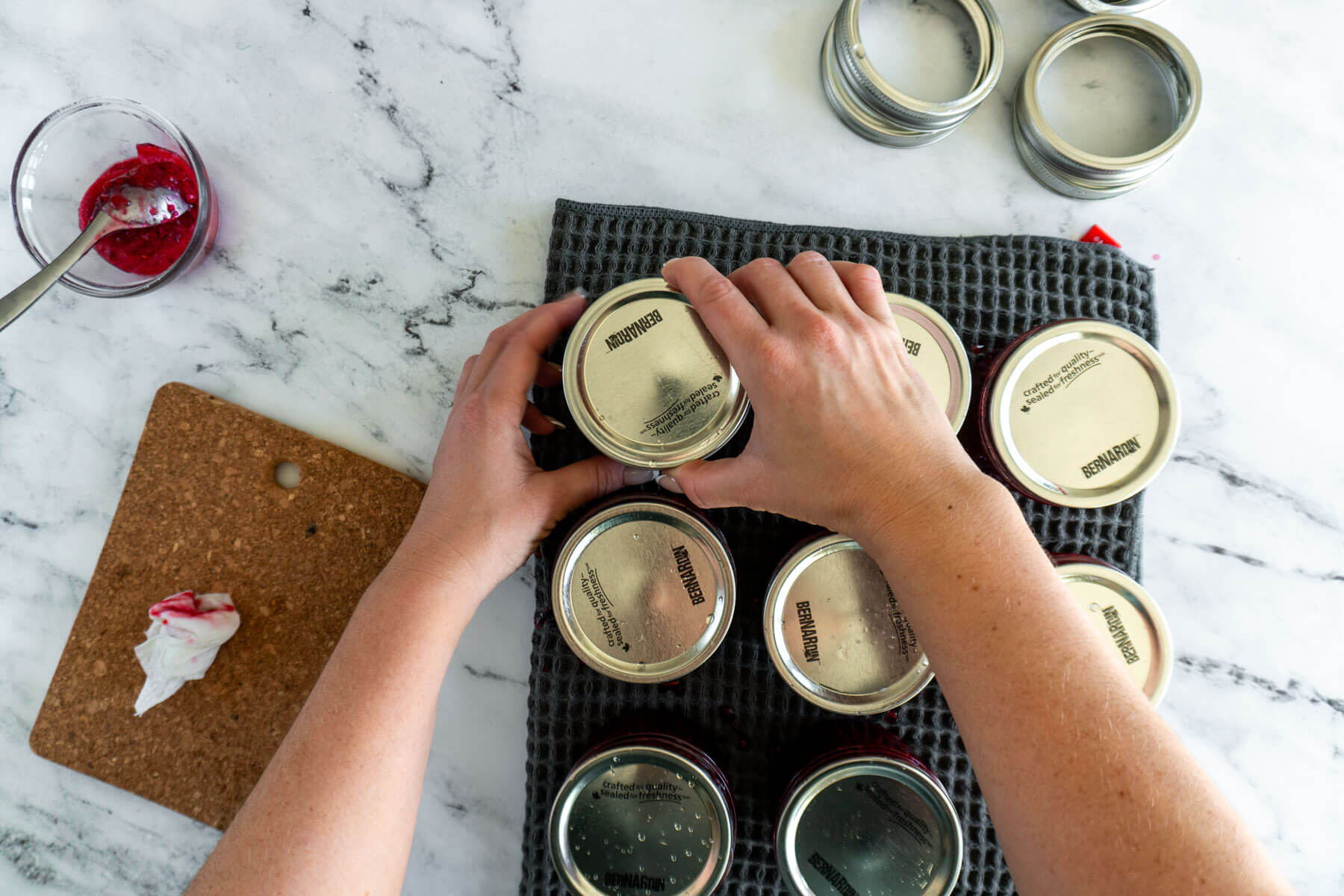 Tightening rings fingertip tight. 